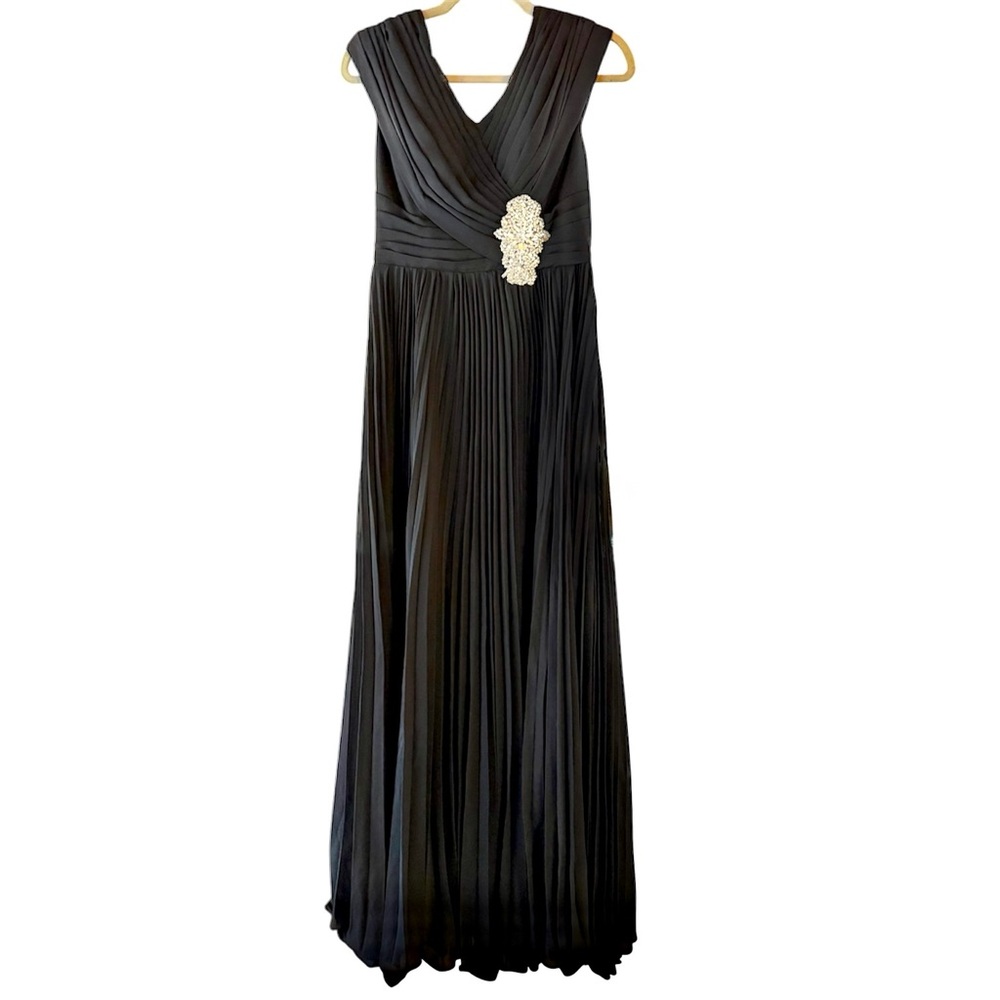 Bridal Boutique Pleated Chiffon Evening Gown Private Label Size 6 NWT